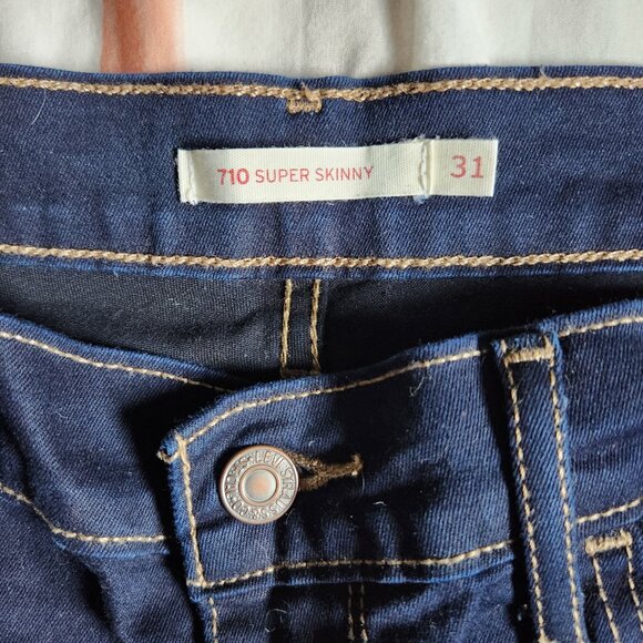 Levi’s 710 Super Skinny Jeans Women’s Size 31 Dark Wash Stretch Denim - Picture 3 of 13